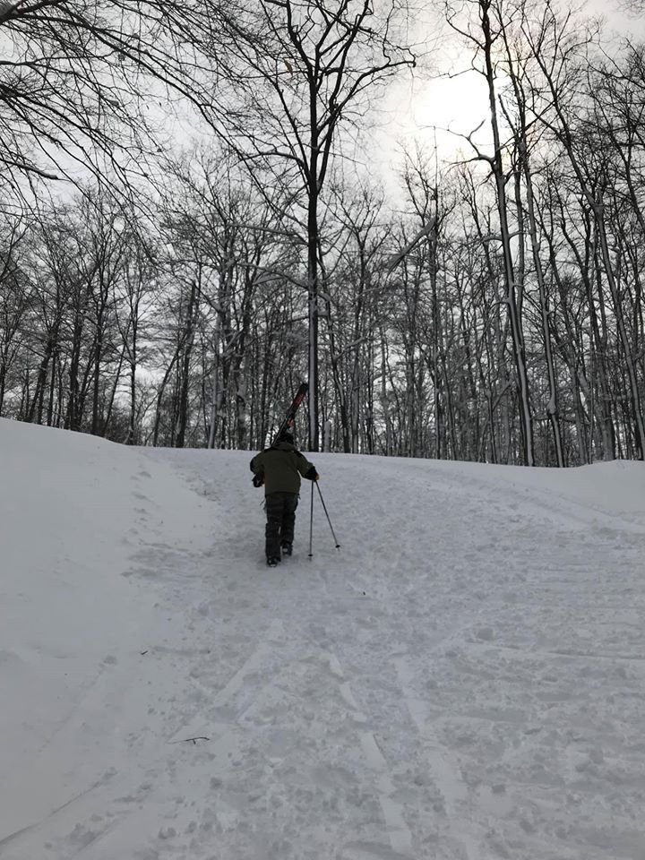 Sommet Heights - 40 cm de nouvelle neige = une bonne skinusite Sommet Heights - 40 cm de nouvelle neige = une bonne skinusite