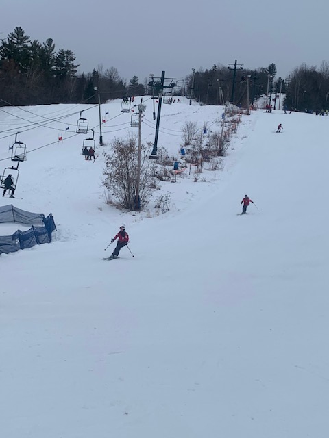 Ski Vorlage - Dévaler les pentes en famille Ski Vorlage - Dévaler les pentes en famille