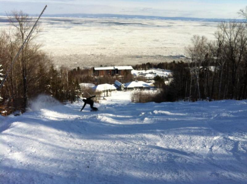 Massif Charlevoix - Après la tempête Soleil et Neige Fraîche Massif Charlevoix - Après la tempête Soleil et Neige Fraîche