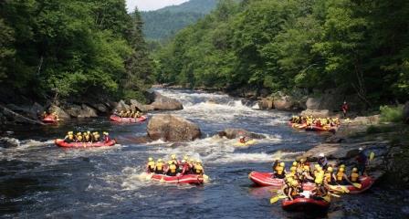 MONT STONEHAM, Expédition mini-raft et grandes vacances à Québec MONT STONEHAM, Expédition mini-raft et grandes vacances à Québec