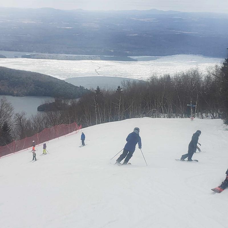 Owls Head Golf & Ski Resort, début de ski de printemps Owls Head Golf & Ski Resort, début de ski de printemps