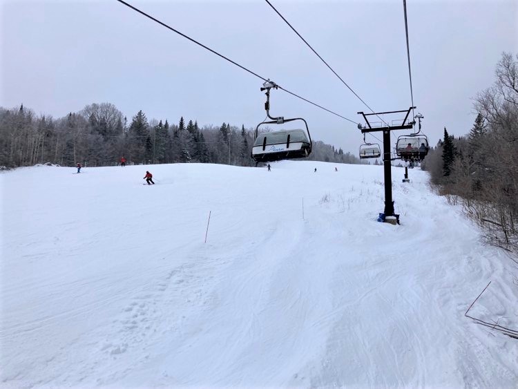 Station Touristique Stoneham - l'ouverture graduelle avant la tempête Station Touristique Stoneham - l'ouverture graduelle avant la tempête